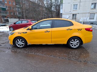 2013 Kia Rio 4-speed III, жёлтый, 550000 рублей, вид 4