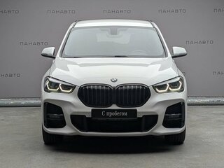 2021 BMW X1 20i xDrive II (F48) Рестайлинг, белый, 3335000 рублей, вид 2