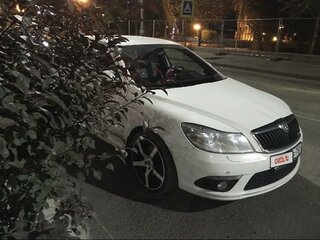 2011 Skoda Octavia RS II Рестайлинг, белый, 1050000 рублей, вид 3