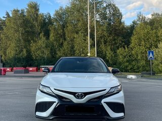 2021 Toyota Camry US Market VIII (XV70) Рестайлинг, белый, 3500000 рублей, вид 2