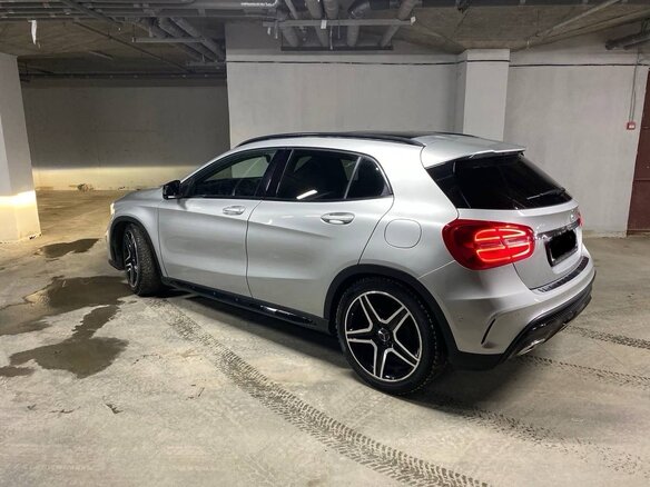 2014 Mercedes-Benz GLA 250 I (X156), серый, 1900000 рублей - вид 3