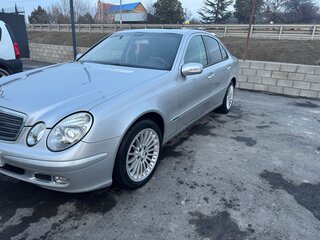2003 Mercedes-Benz E-Класс 220 III (W211, S211), серебристый, 850000 рублей, вид 1