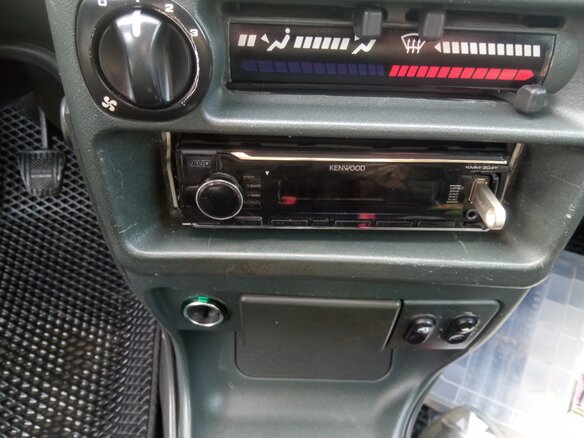 2006 Lada (ВАЗ) 2113, серебристый, 165000 рублей - вид 8