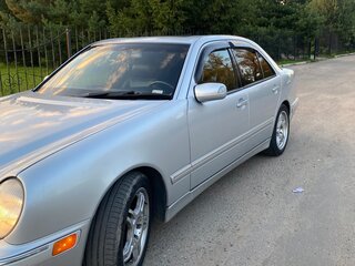 2000 Mercedes-Benz E-Класс 320 II (W210, S210) Рестайлинг, серый, 1350000 рублей, вид 1