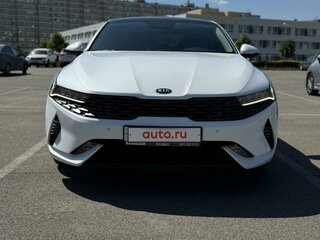 2021 Kia K5 III, белый, 2650000 рублей, вид 3