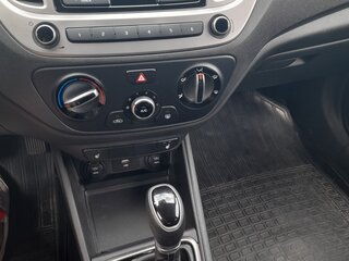 2021 Hyundai Solaris II Рестайлинг, белый, 1580000 рублей, вид 2