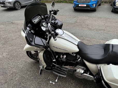 2012 Harley-Davidson Road Glide, белый, 1250000 рублей, вид 5