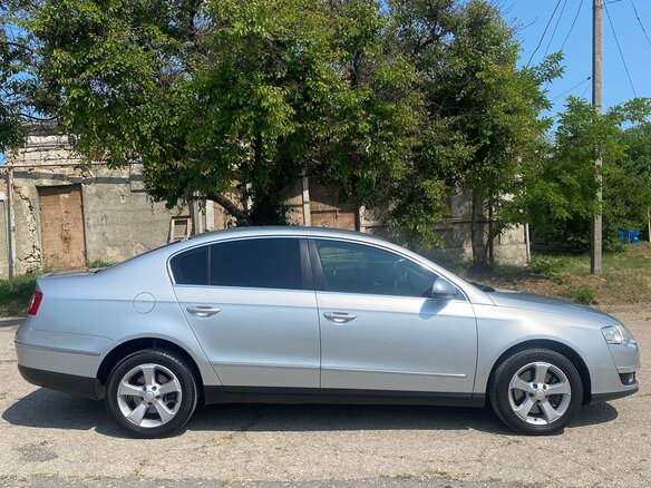 2010 Volkswagen Passat B6, серебристый, 870000 рублей - вид 4
