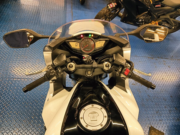 2012 Honda VFR 1200, белый, 597000 рублей - вид 5