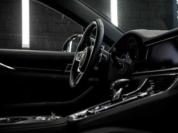 2020 Porsche Panamera 4 II, чёрный, 8100000 рублей - вид 16
