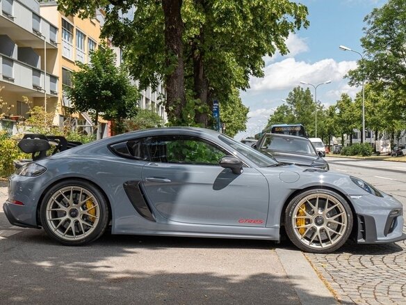 2025 Porsche Cayman GT4 RS II 718 (982), серый - вид 3