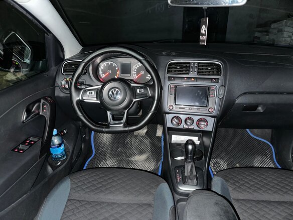 2019 Volkswagen Polo V Рестайлинг, белый, 857000 рублей - вид 4