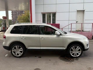 2008 Volkswagen Touareg I Рестайлинг, серебристый, 849000 рублей, вид 3