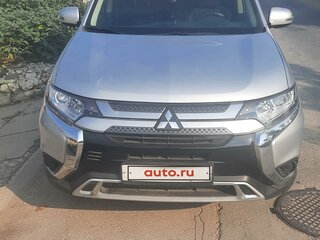 2020 Mitsubishi Outlander III Рестайлинг 3, серебристый, 3200000 рублей, вид 1