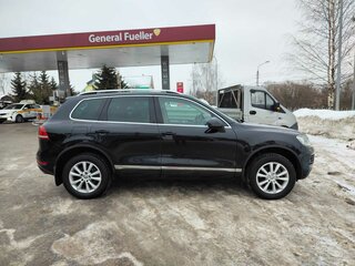 2013 Volkswagen Touareg II, чёрный, 2500000 рублей, вид 3
