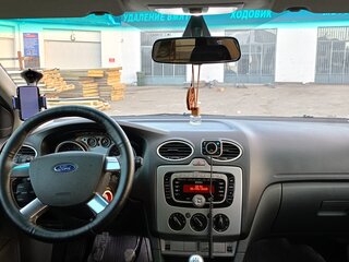 2011 Ford Focus II Рестайлинг, белый, 500000 рублей, вид 2