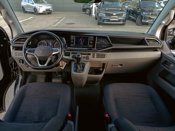 2021 Volkswagen Caravelle T6 Рестайлинг, чёрный, 3735000 рублей - вид 14