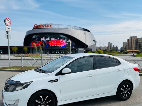 2013 Kia Rio 4-speed III, белый, 950000 рублей - вид 6
