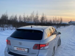 2009 Toyota Avensis III, серебристый, 800000 рублей, вид 3