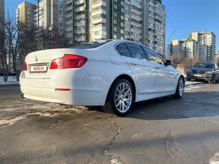 2011 BMW 5 серии 530d xDrive VI (F10/F11/F07), белый, 2300000 рублей, вид 3