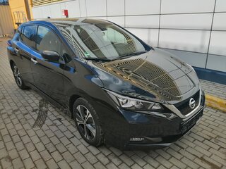 2021 Nissan Leaf II (ZE1), чёрный, 2850000 рублей, вид 2