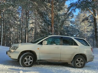 1999 Toyota Harrier I (XU10), белый, 900000 рублей, вид 3