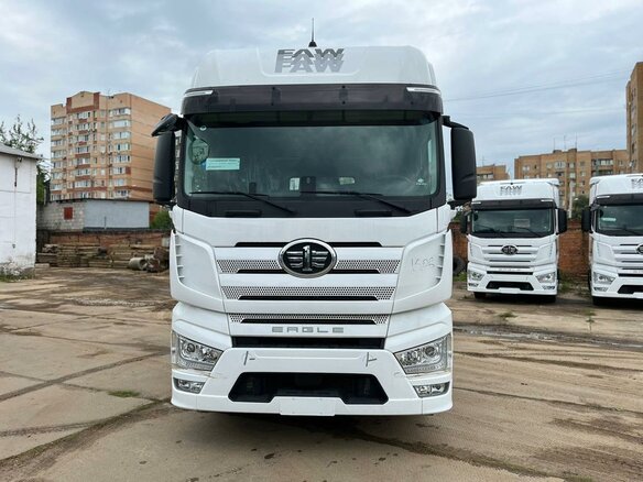 2024 FAW J7, белый, 8300000 рублей - вид 2