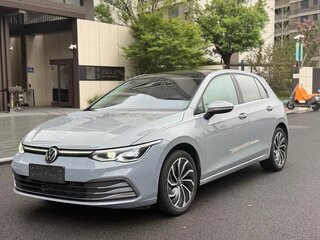 2021 Volkswagen Golf VIII, серебристый, 1598000 рублей, вид 1