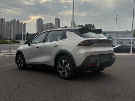 2026 Changan Qiyuan Q05 40.3 kWh II, серебристый, 1754000 рублей, вид 4