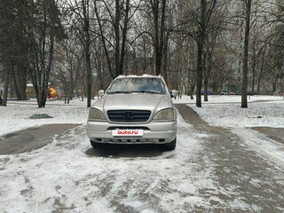 2000 Mercedes-Benz M-Класс 320 I (W163), серый, 495000 рублей, вид 1