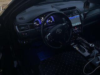 2017 Toyota Camry VII (XV50) Рестайлинг 2, чёрный, 2100000 рублей, вид 4