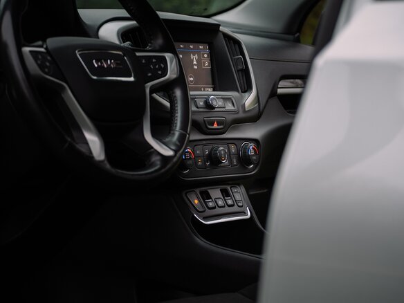 2021 GMC Terrain II, серый, 2273000 рублей - вид 15