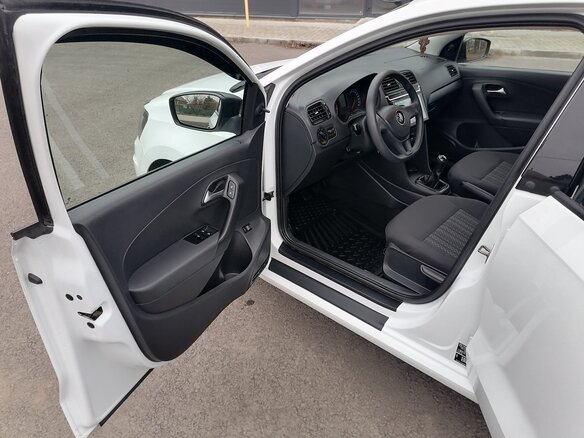 2017 Volkswagen Polo V Рестайлинг, белый, 1385000 рублей - вид 8