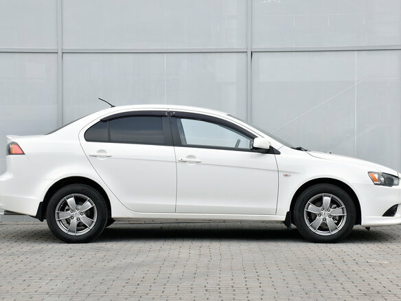 2011 Mitsubishi Lancer X Рестайлинг, белый - вид 3