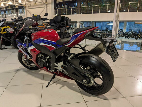 2021 Honda CBR 1000 RR/RA Fireblade, красный - вид 2