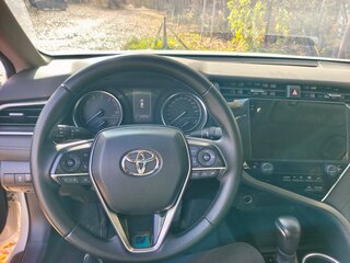 2020 Toyota Camry VIII (XV70), белый, 2500000 рублей, вид 4