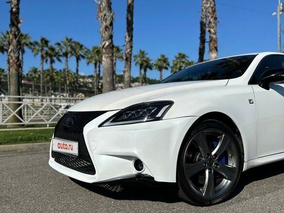 2011 Lexus IS 250 II Рестайлинг 2, белый - вид 3