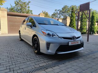 2014 Toyota Prius III Рестайлинг (XW30), серебристый, 1499999 рублей, вид 1