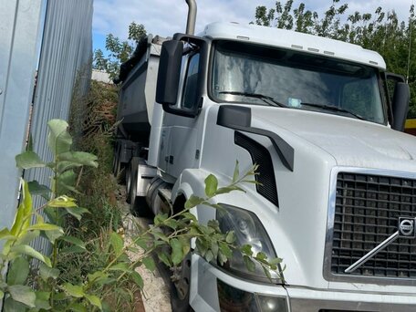 2011 Volvo VNL, белый, 6500000 рублей, вид 2