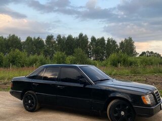 1994 Mercedes-Benz E-Класс 220 I (W124), чёрный, 310000 рублей, вид 5