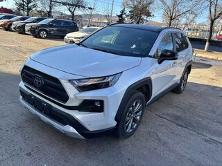 2025 Toyota RAV4 V (XA50), белый, 3900000 рублей, вид 2