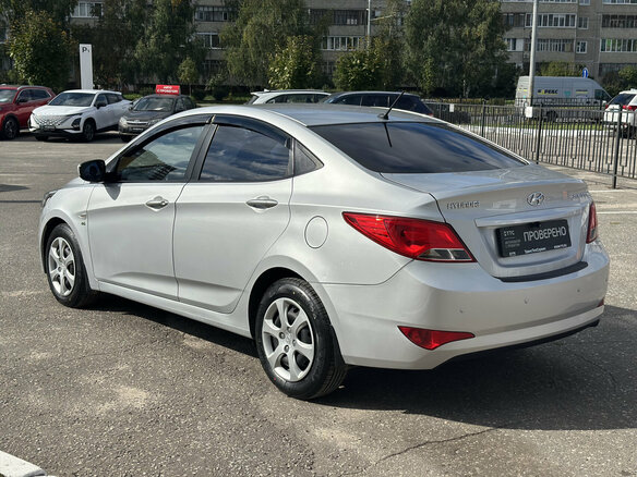 2014 Hyundai Solaris I Рестайлинг, серебристый, 995000 рублей - вид 6