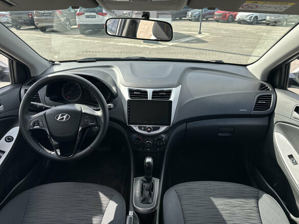 2014 Hyundai Solaris I Рестайлинг, серебристый, 995000 рублей - вид 13