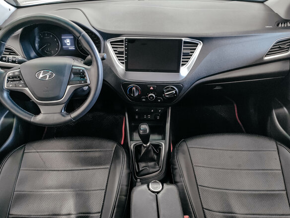 2018 Hyundai Solaris II, белый, 1049400 рублей - вид 14