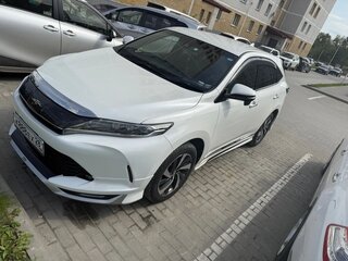 2018 Toyota Harrier III (XU60) Рестайлинг, белый, 2830000 рублей, вид 3