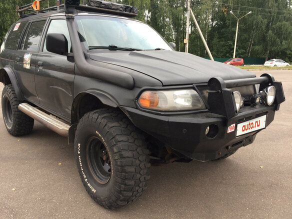 1998 Mitsubishi Montero Sport I, чёрный - вид 2