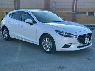 2016 Mazda Axela III Рестайлинг, белый, 1400000 рублей, вид 3