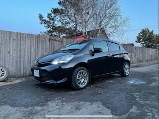 2015 Toyota Vitz III (XP130) Рестайлинг, чёрный, 1050000 рублей, вид 2