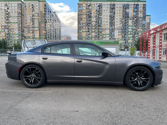 2017 Dodge Charger VII (LD) Рестайлинг, серый, 2800000 рублей - вид 3
