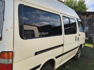 2004 Toyota Regius Ace H200, белый, 650000 рублей, вид 4